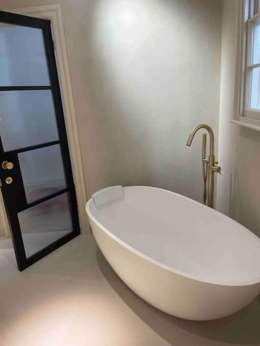 Luxury Georgian Apartment - 5 Minute Walk To Spa Bath Luaran gambar