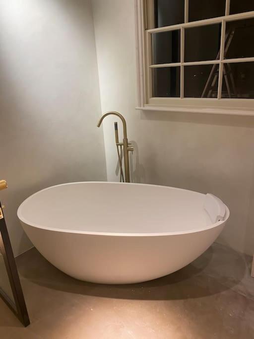 Luxury Georgian Apartment - 5 Minute Walk To Spa Bath Luaran gambar